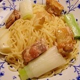 鶏もも肉の塊ががっつり！鶏もも肉とねぎのパスタ